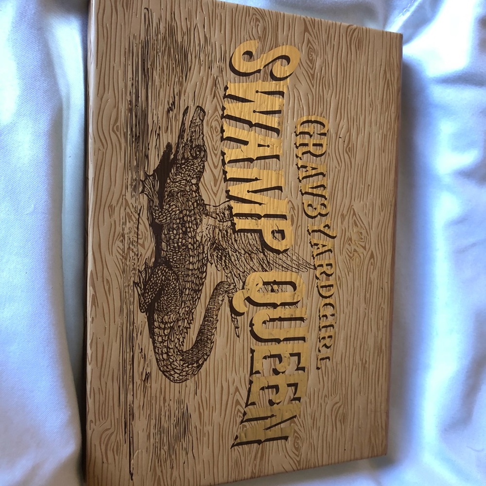 TARTE Grav3yardgirl swamp queen palette